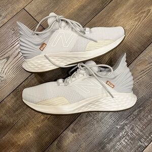 New Balance Roav Women’s Tennis shoes, great condition, Size 9.5